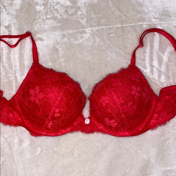 Victoria's Secret Other - Lacy Red Floral Victoria’s Secret Bra ❤️